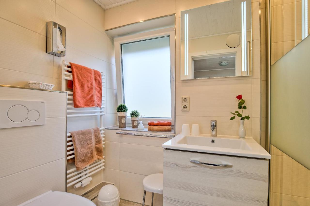 Hotel Peters Neuharlingersiel Kültér fotó