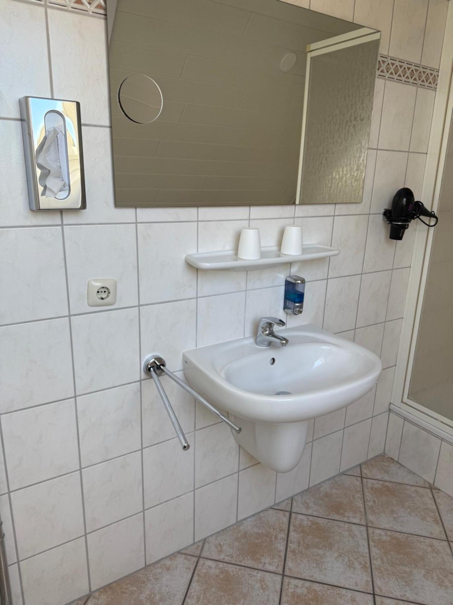 Hotel Peters Neuharlingersiel Kültér fotó